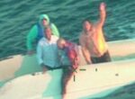 В США спасли семью с 90-летним мужчиной, которая провела 20 часов в море