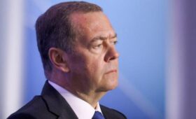 Медведев поддержал призыв Маска к упразднению ЕС