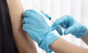 Сроки включения четырех прививок в нацкалендарь могут перенести в России