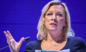 Захарова прокомментировала совет Лукашенко о «спящем медведе» для Украины