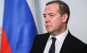 Медведев пожелал, чтобы тело Зеленского было исследовано в Кунсткамере