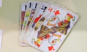 Юрист Поляков: продажа игральных карт несовершеннолетним не запрещена в России