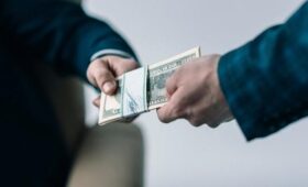 SCMP: пара в Китае, застраховавшая свою любовь, получит выплату в 1,4 тыс долларов