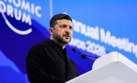 Зеленский анонсировал трехстороннюю встречу делегаций России, Украины и США в ОАЭ