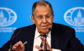 Лавров назвал хамством слова Макрона о России