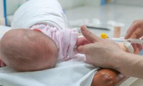 SCMP: акушерка в Китае отрезала палец ребенку во время кесарева сечения