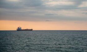 Власти Франции не уведомили посольство РФ о задержании шедшего из Мурманска танкера