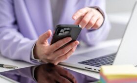 Гладков поручил усилить мониторинг соцсетей для выявления провокаций