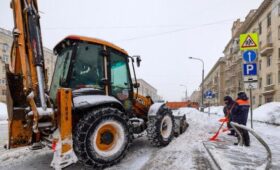 Городские службы Москвы продолжают круглосуточно ликвидировать последствия снегопада