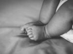 В Якутске родившийся в холле медучреждения младенец получил травму