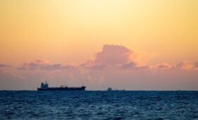 Левитт: США будут захватывать выходящие из Венесуэлы без их разрешения танкеры