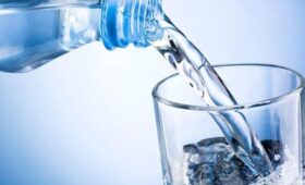 Общественник Иванов призвал не выливать крещенскую воду в раковину или на землю