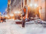 Работы по погрузке и вывозу снега организованы в Москве повсеместно