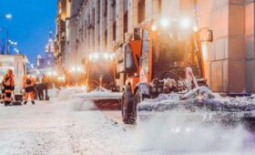 Работы по погрузке и вывозу снега организованы в Москве повсеместно