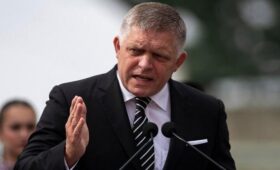 Фицо указал на провокации Британии и Франции против РФ