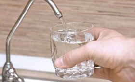 Священник Ланский: вода из-под крана в Крещение не обладает «святыми» свойствами