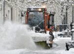 Работы по очистке Москвы от снега организованы в круглосуточном режиме