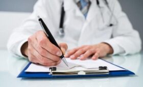 В Госдуме предложили ввести полную компенсацию за больничный с первого года работы