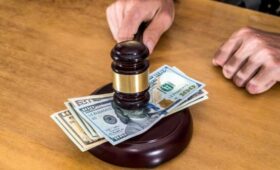 Юрист Русяев: при долге по алиментам в 10 тыс руб могут не выпустить за рубеж