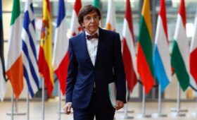 Экс-премьер Бельгии ди Рупо призвал прекратить финансирование Украины