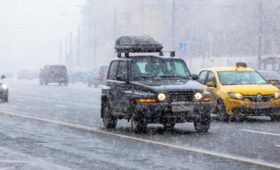 Сильный снегопад начался в Москве