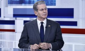 Глава Минфина США заявил, что Трамп сможет ввести 500% пошлин на российскую нефть