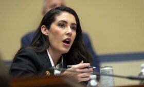 Конгрессвумен Луна требует от Киева объяснений из-за захвата храма на Украине