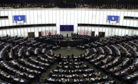 В ЕП предложили использовать долг США перед ЕС для давления в ситуации с Гренландией