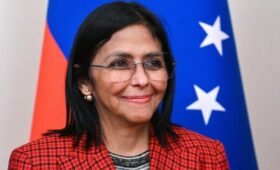 Родригес принесла присягу в качестве исполняющей обязанности президента Венесуэлы