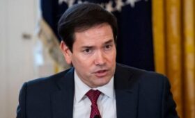 The Daily Beast: Рубио вынужден носить туфли не по размеру из-за насмешек Трампа