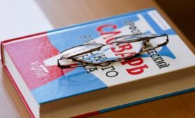 Слово «чилить» назвали самым популярным глаголом в России