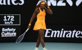Американская теннисистка Гауфф разбила ракетку после поражения на Australian Open