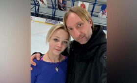 Фигуристка Костылева возобновила работу с Плющенко
