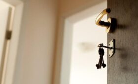 В Эстонии предложили запретить россиянам без долгосрочного ВНЖ покупать недвижимость