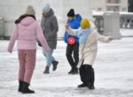 Желтый уровень опасности объявлен в Москве до вечера 17 января из-за гололедицы