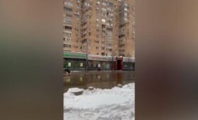 Городские службы устранят подтопление проезжей части в центре Москвы