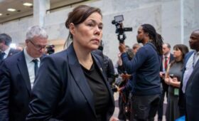 Глава МИД Гренландии расплакалась после переговоров в Белом доме