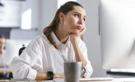 Эксперт Наумова: список приятных дел на вечер поможет снизить стресс при выходе с удаленки