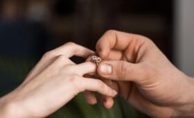 Определения «муж» и «жена» исключат из свидетельств о браке в Польше