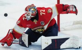Вратарь «Флориды» Бобровский впервые в карьере пропустил девять шайб в матче НХЛ
