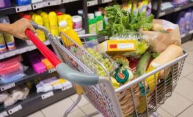 Минпромторг назвал возможный срок появления в магазинах «российской полки»