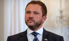 Глава МИД Эстонии осудил экс-канцлера ФРГ за призыв сотрудничать с Россией
