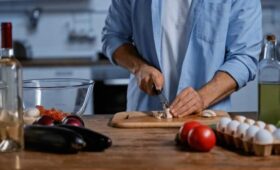 Россиянки назвали умение партнера готовить крайне важным в отношениях