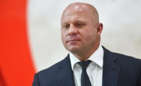 Федор Емельяненко получил звание заслуженного тренера России по самбо