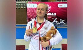 Российская рапиристка Часовникова выиграла первое золото после возвращения флага юниорам