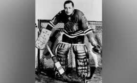 Умер рекордсмен НХЛ Гленн Холл