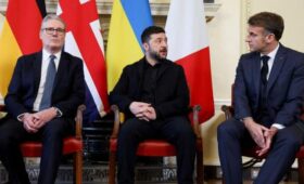 Зеленский, Макрон и Стармер подписали декларацию о развертывании сил на Украине