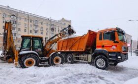 В Москве продолжают ликвидировать последствия мощного снегопада