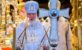 Патриарх Кирилл освятил воду в Крещенский сочельник в храме Христа Спасителя