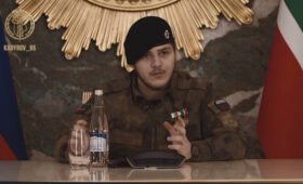 Рамзан Кадыров опубликовал кадры с совещания с участием Адама Кадырова